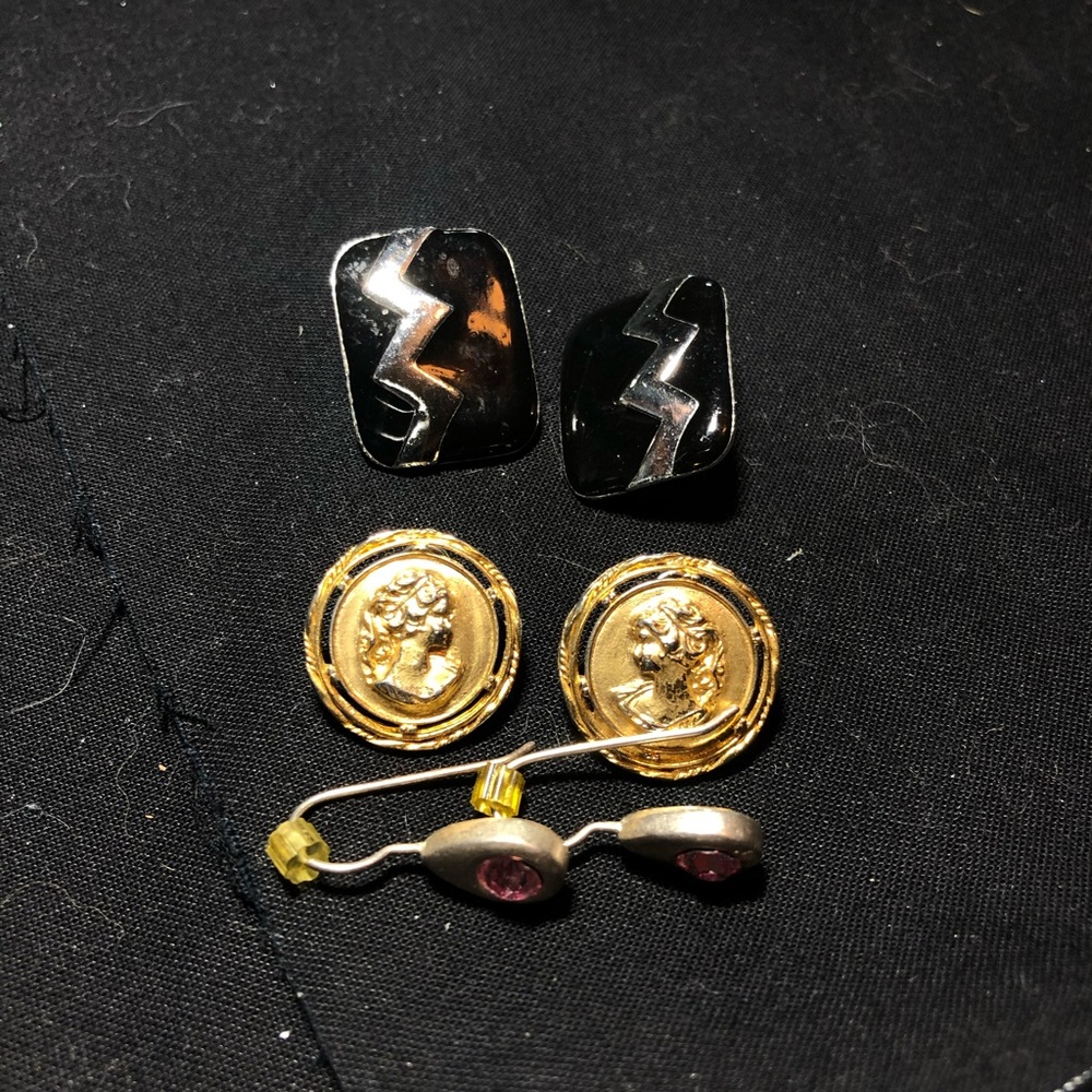 Powerful earring bundle